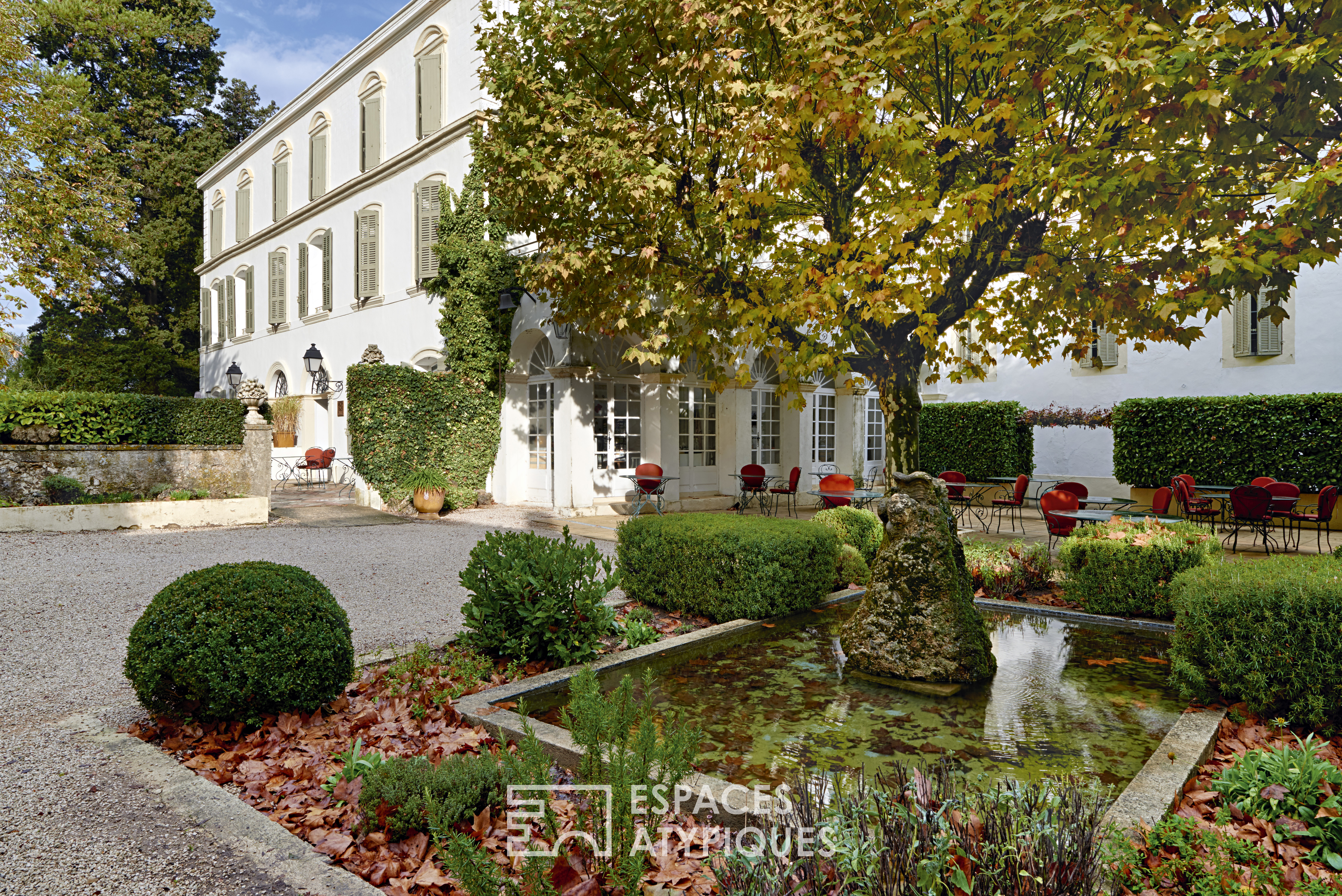 Domaine historique au milieu d’un golf