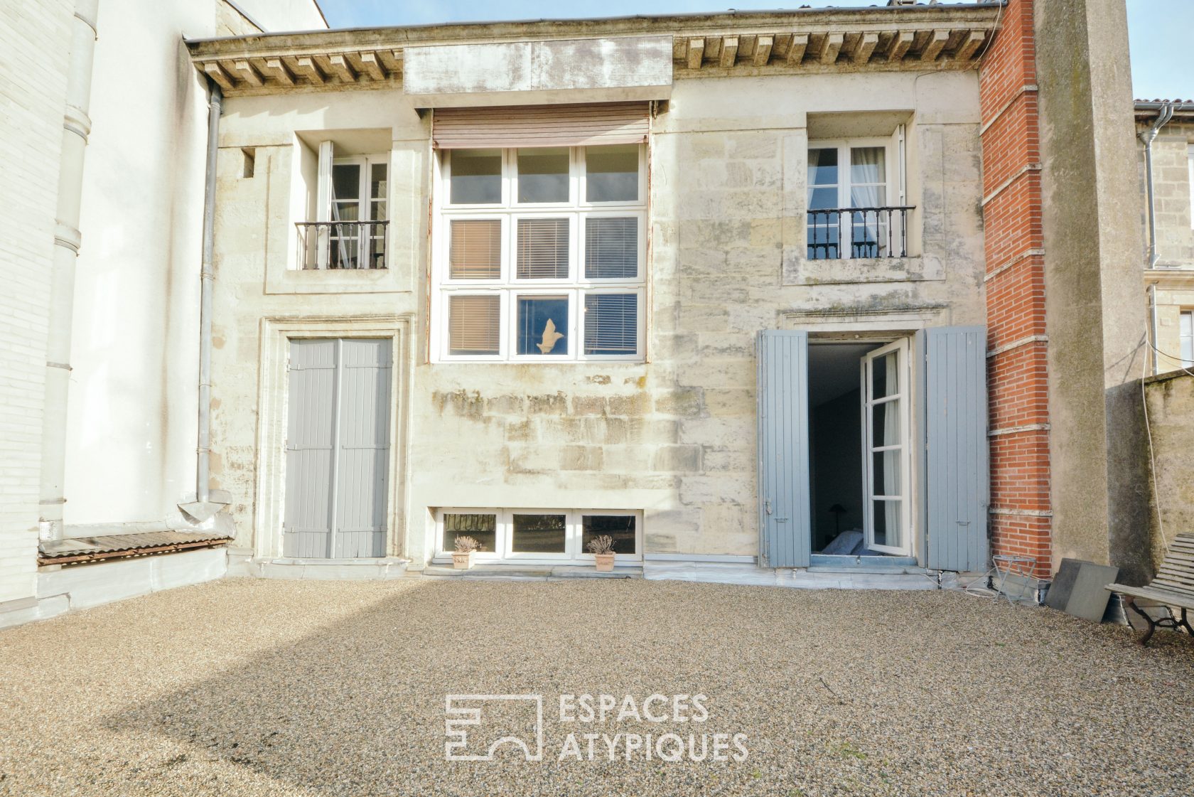 Private mansion Bordeaux Public garden