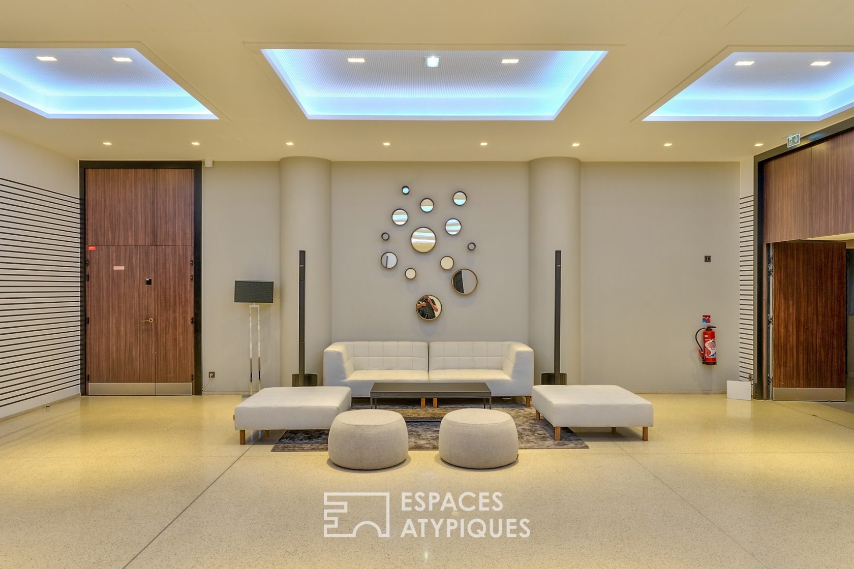 Bank lounges