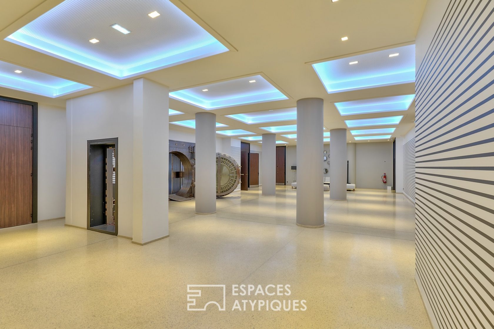 Bank lounges