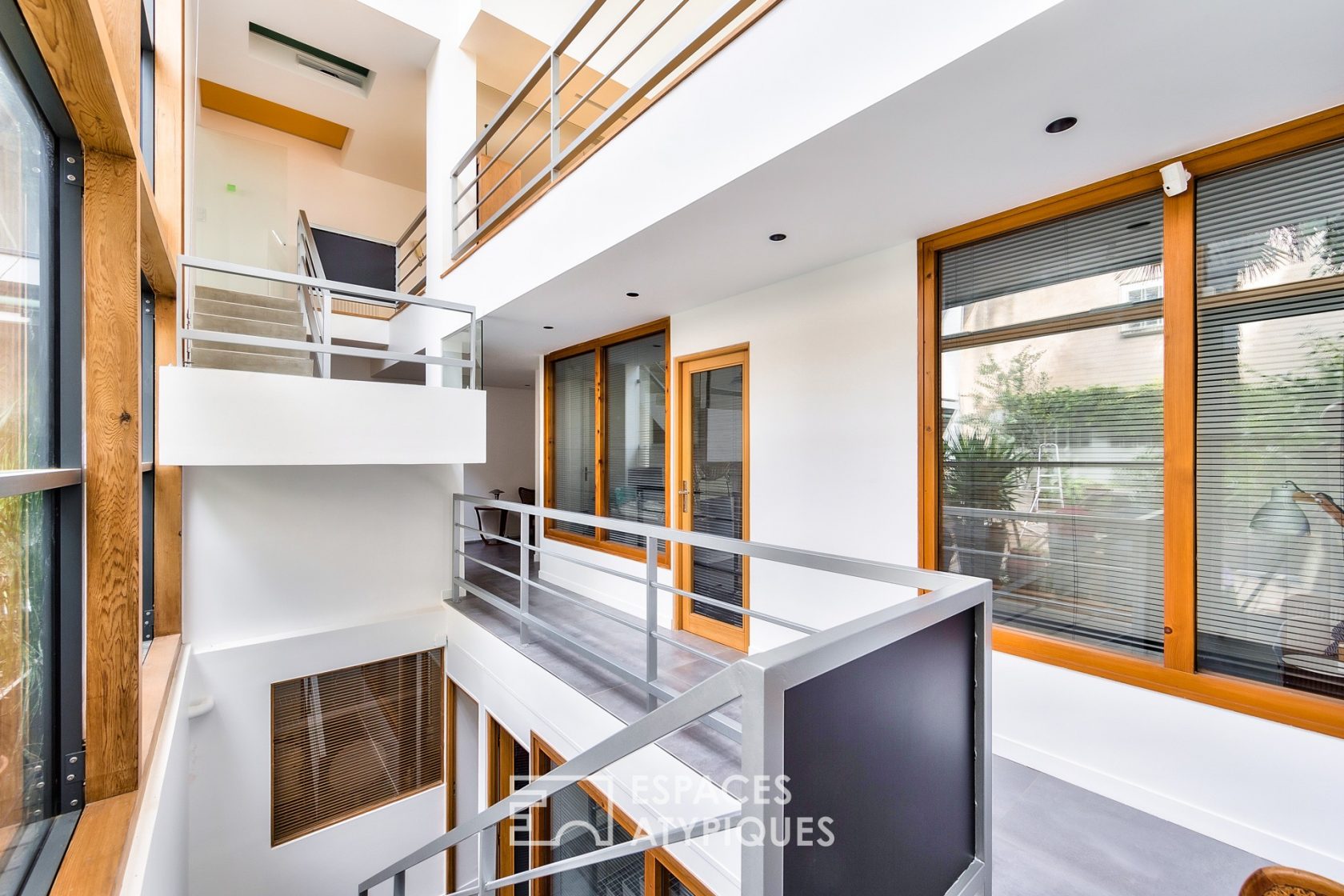 Contemporary loft house