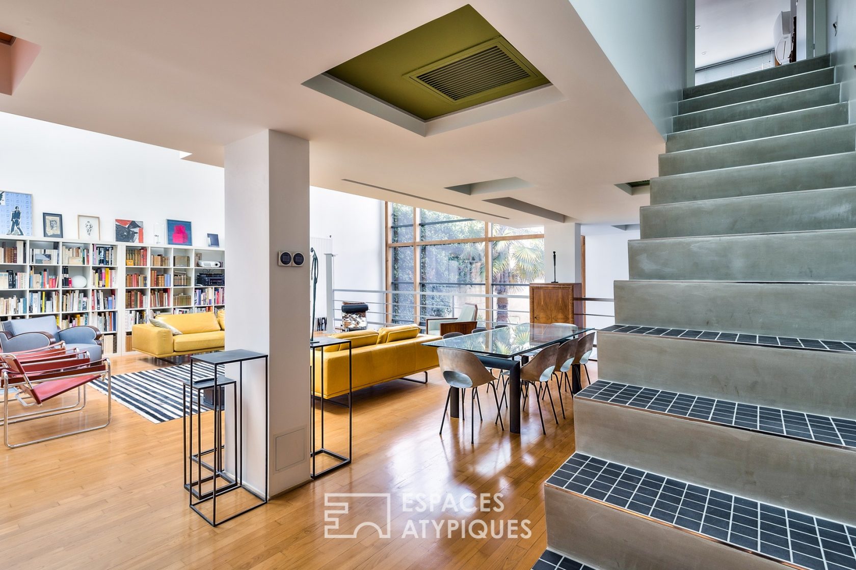 Contemporary loft house