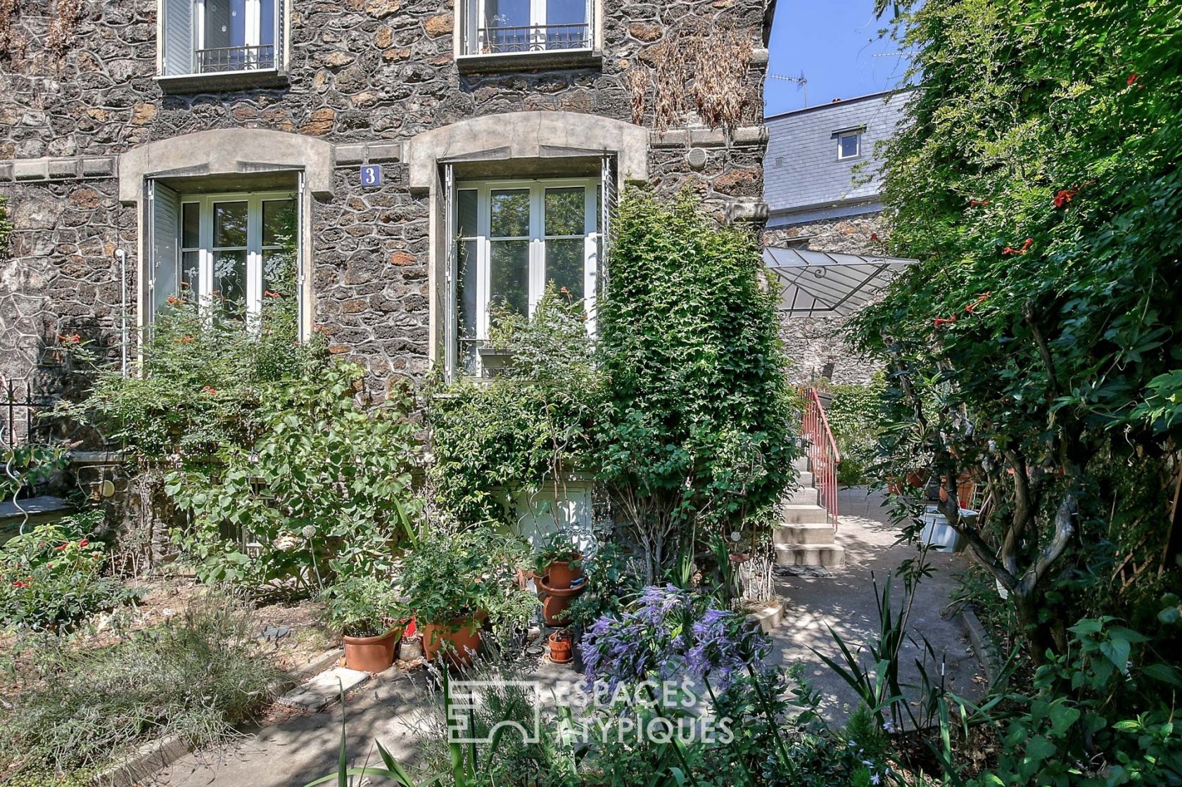 Meulière with garden
