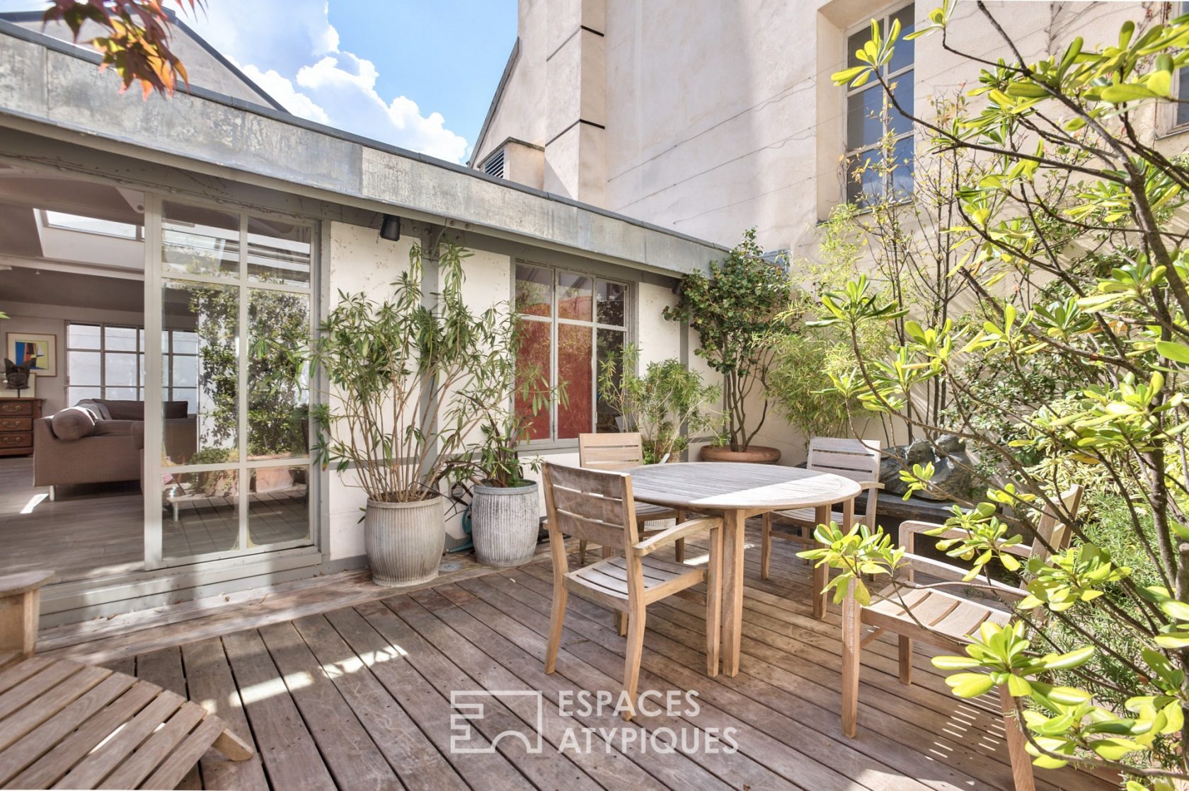 Private mansion with Eiffel lounge