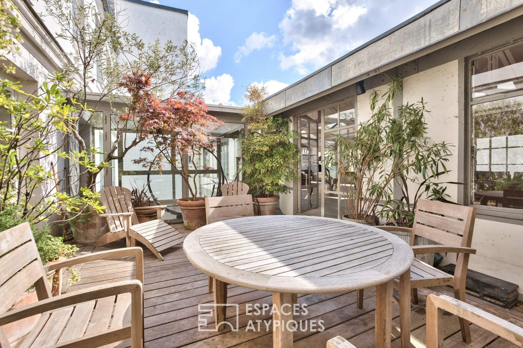 Private mansion with Eiffel lounge