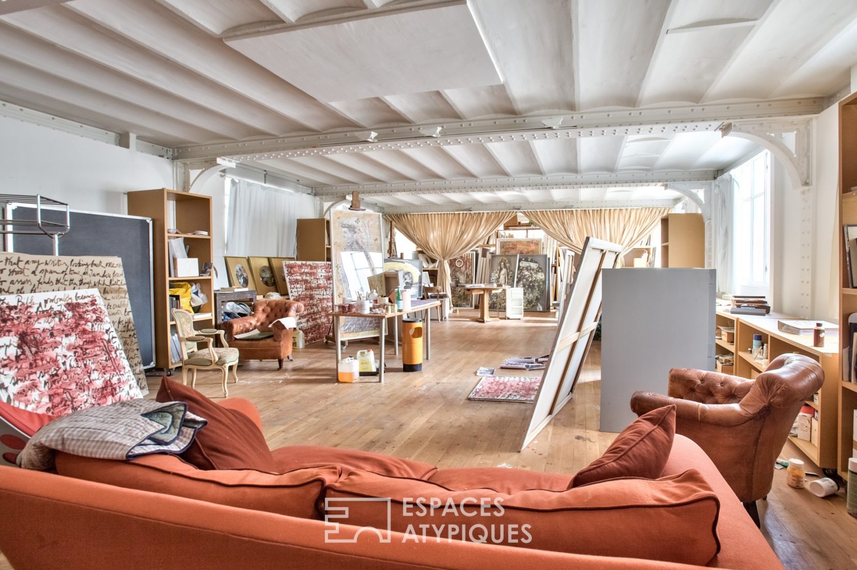 Private mansion with Eiffel lounge