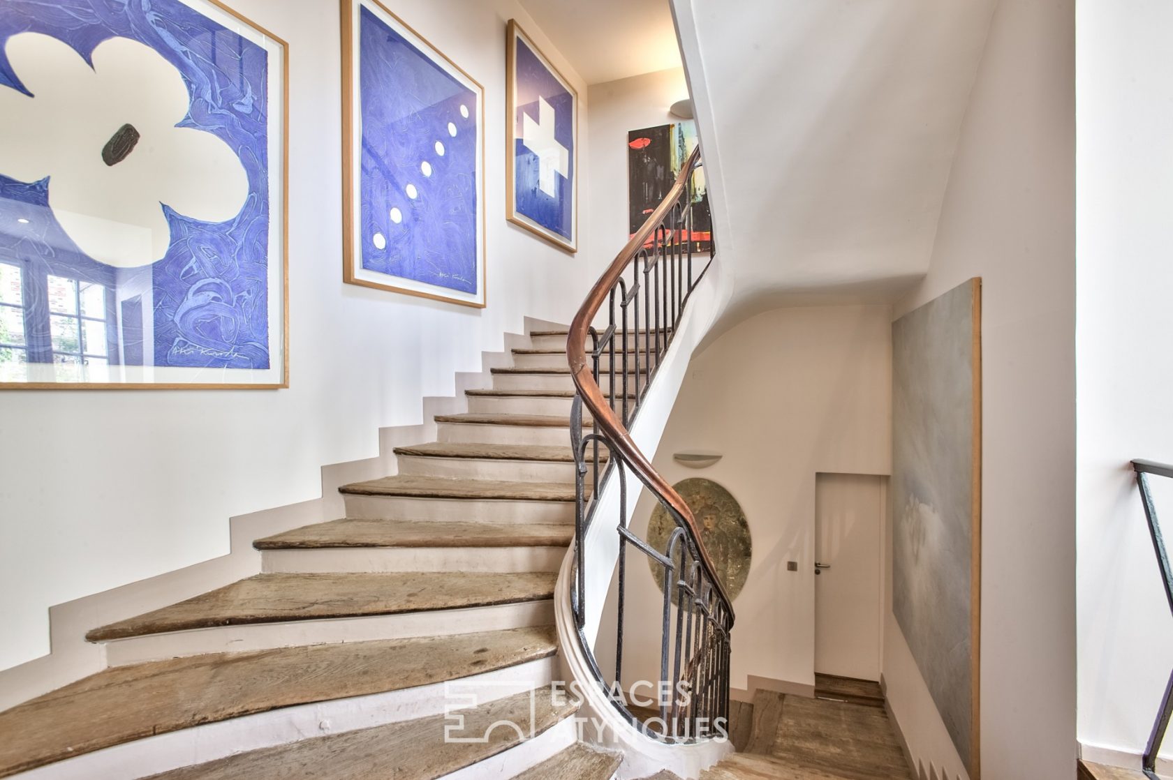 Private mansion with Eiffel lounge