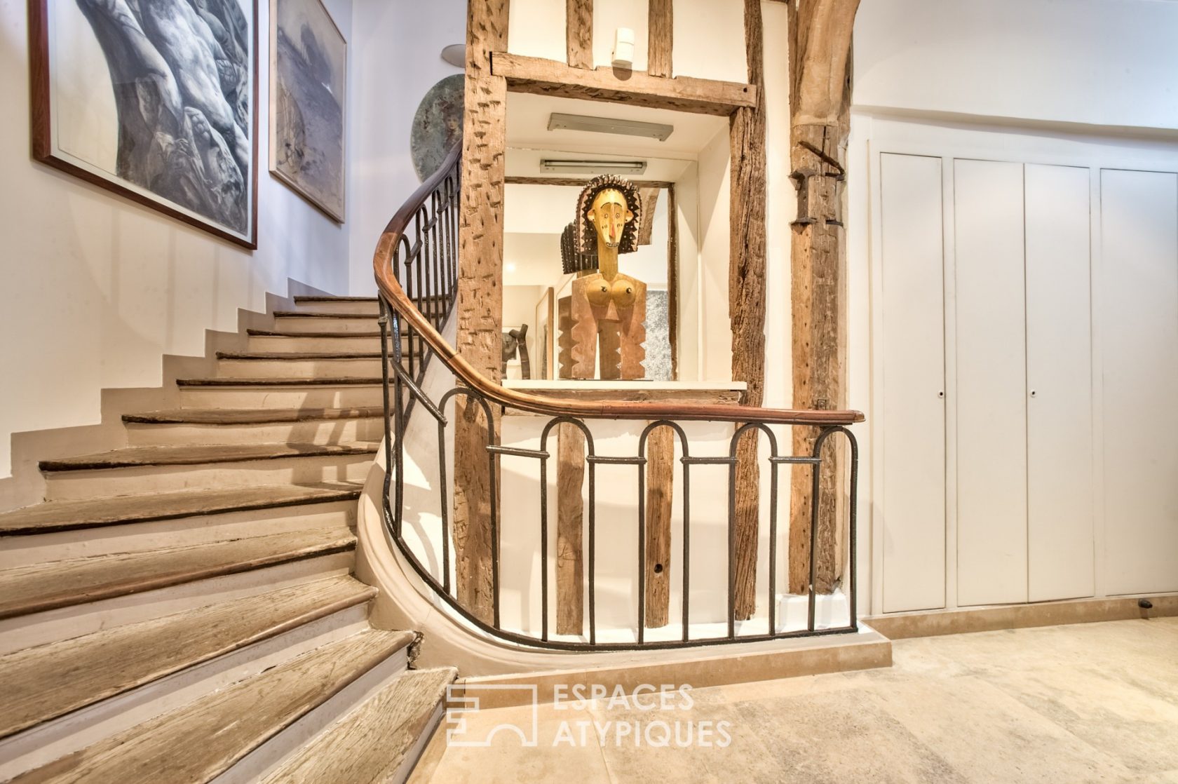 Private mansion with Eiffel lounge