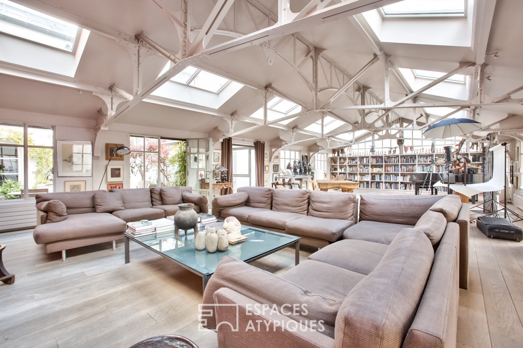 Private mansion with Eiffel lounge