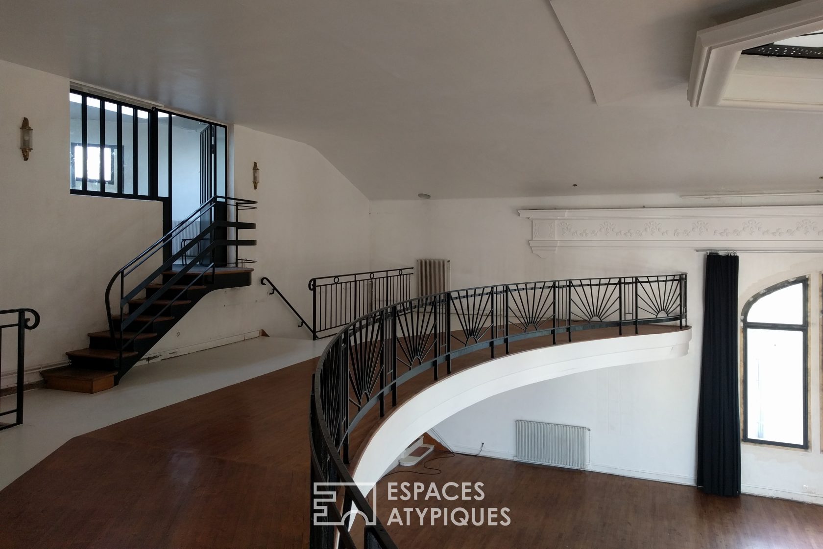 Art deco room