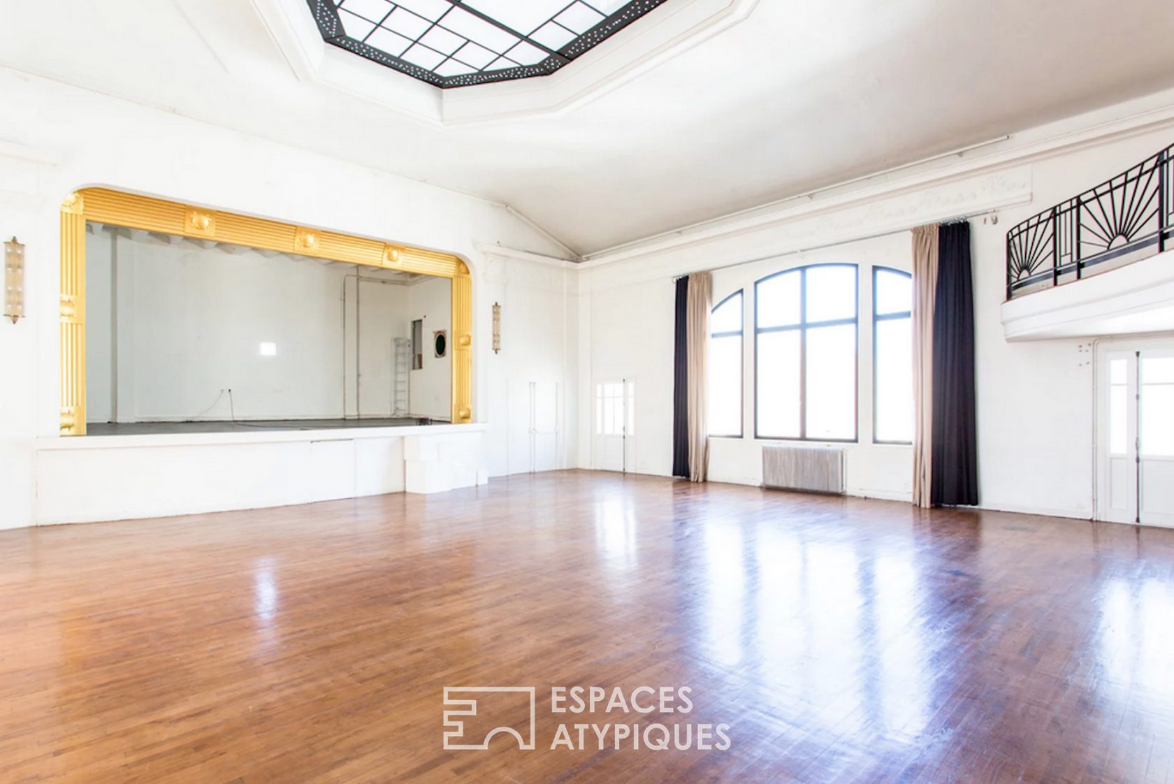 Art deco room