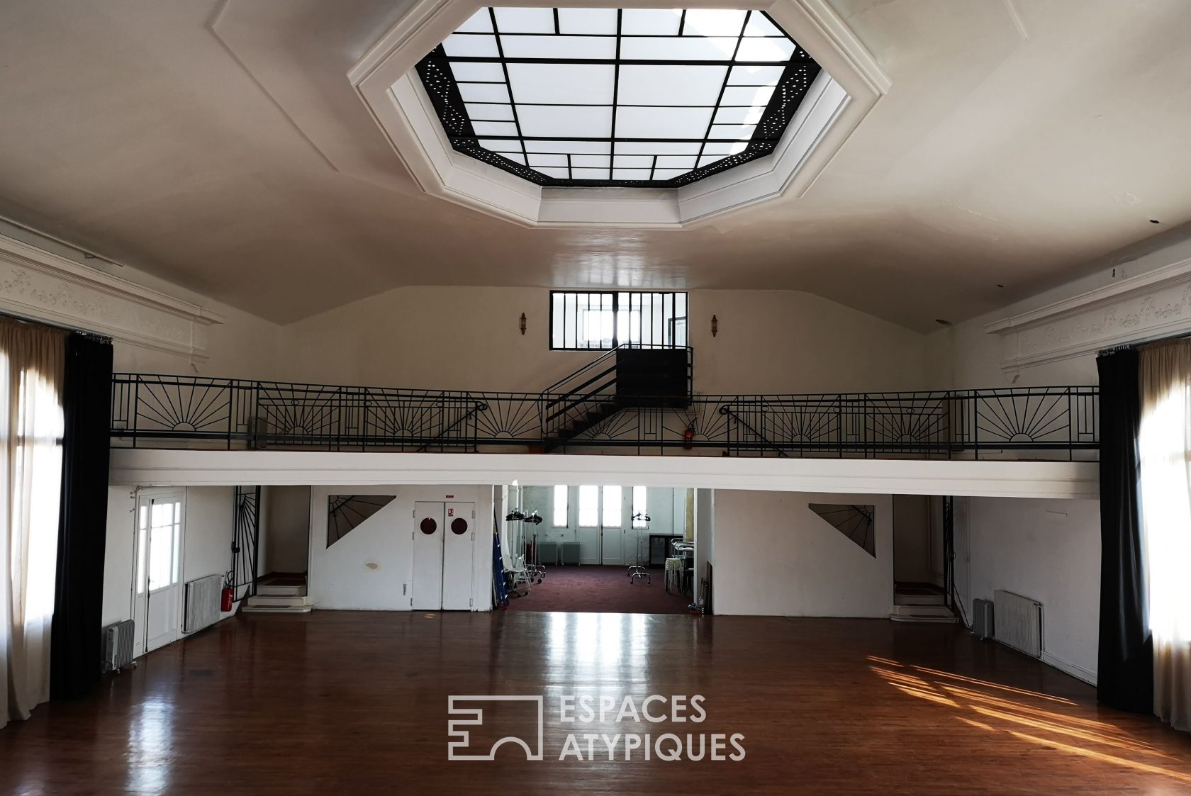 Art deco room