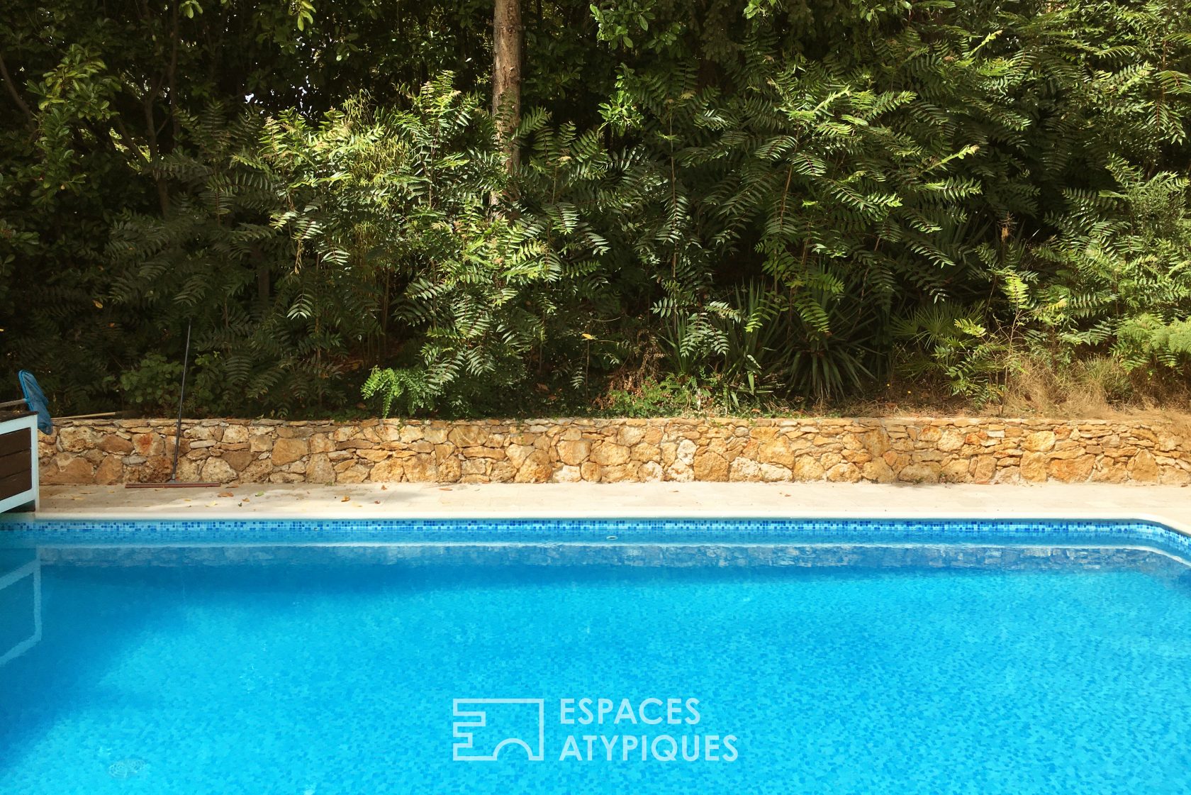 Workshop with swimming pool 92