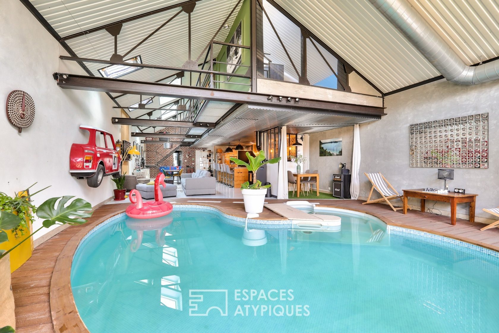 Loft with swimming pool