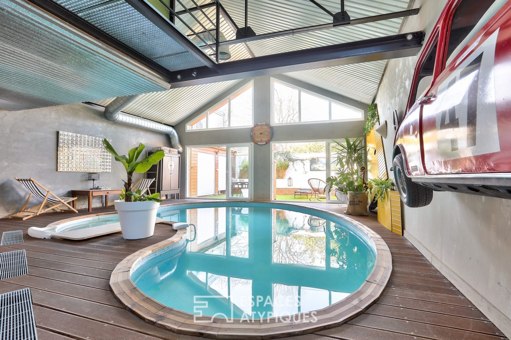 Loft with swimming pool