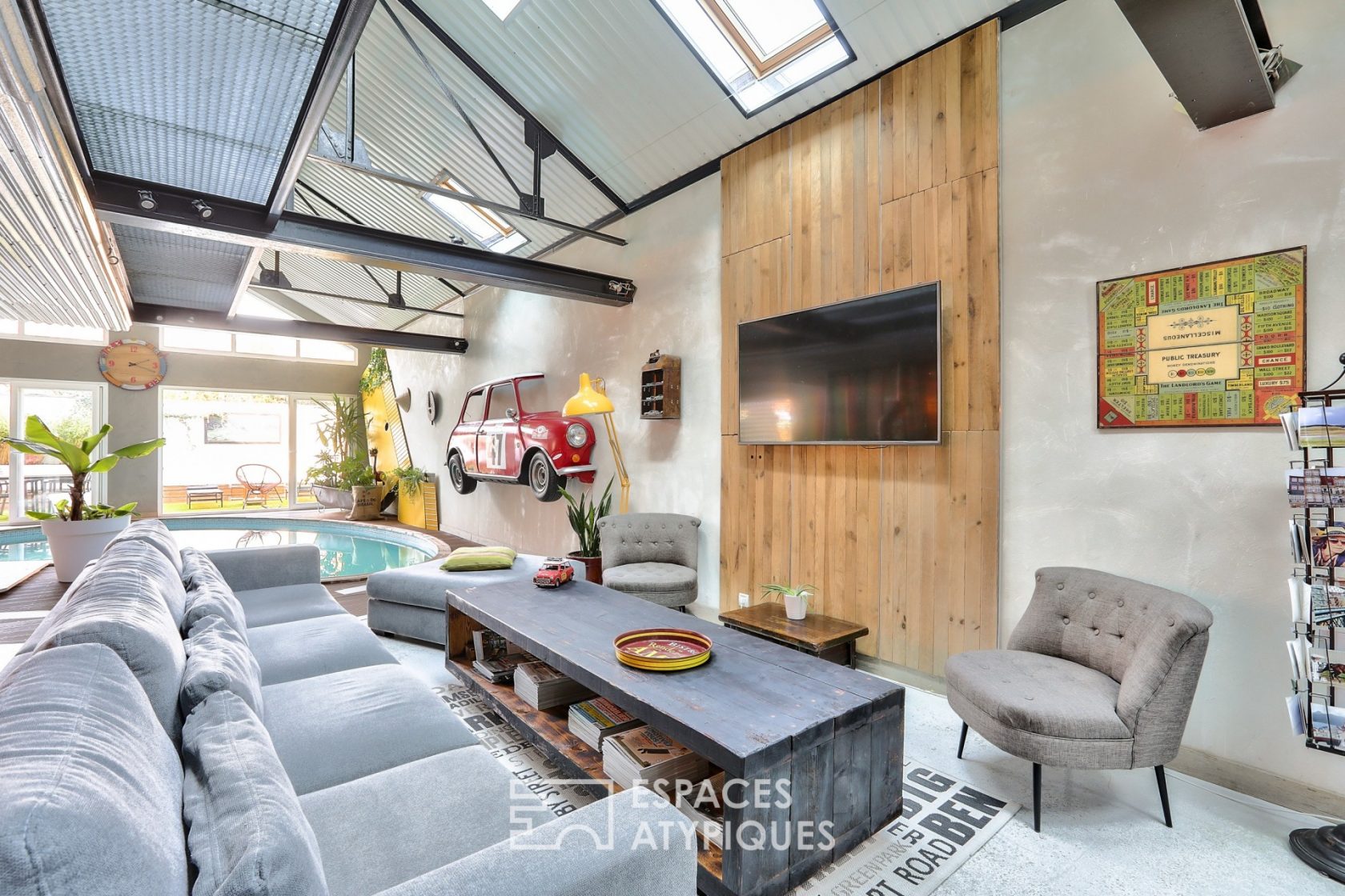 Loft with swimming pool