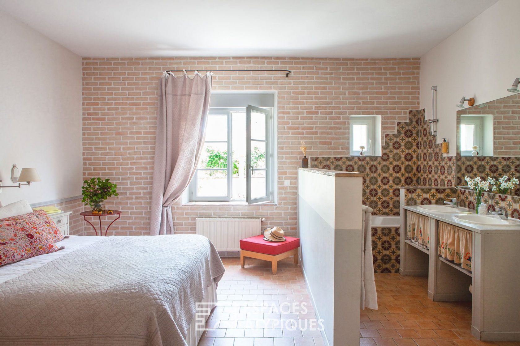 Flowered Domain in Provence