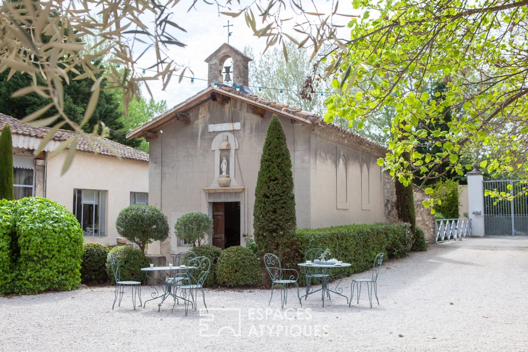 Flowered Domain in Provence