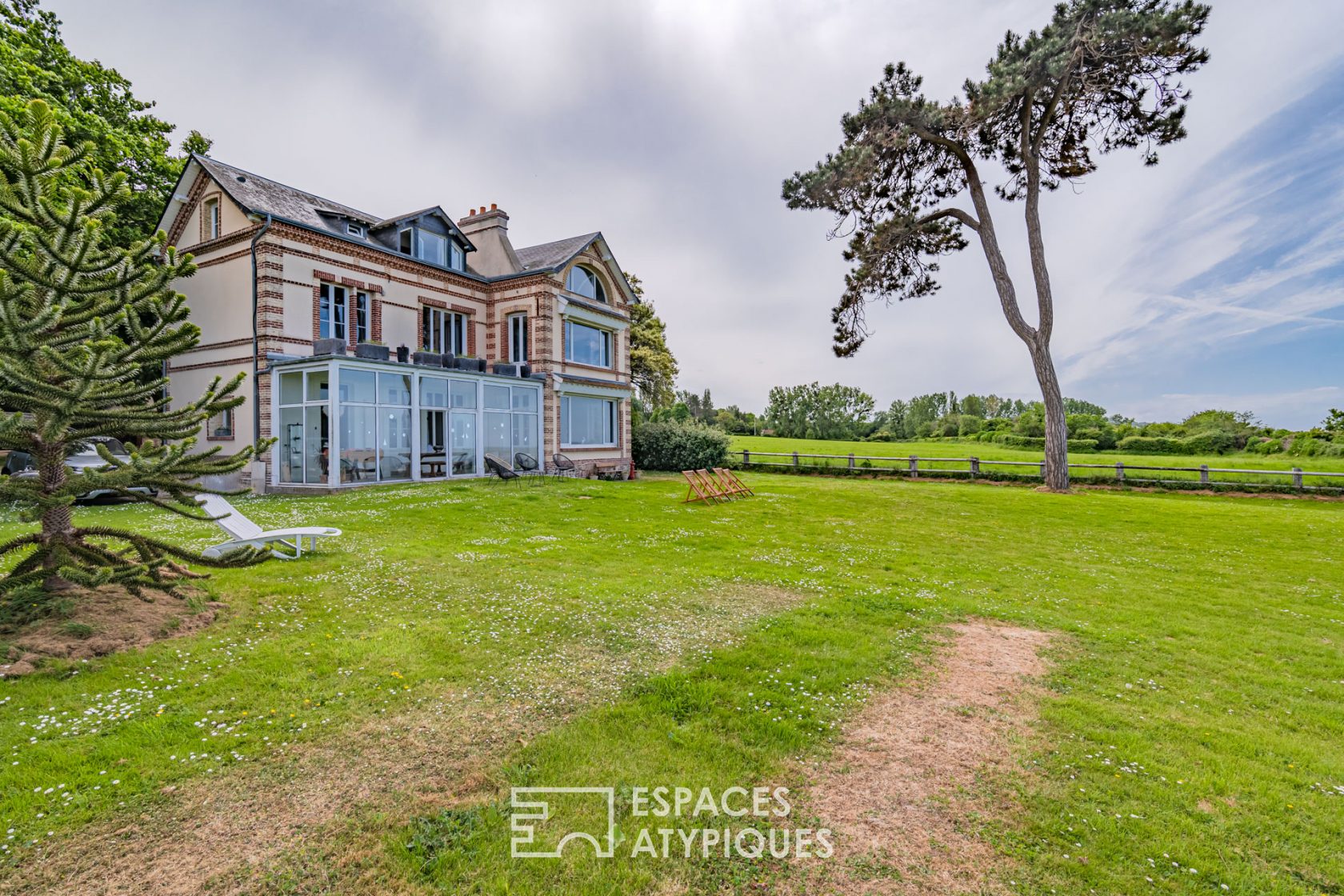 Manoir normand avec vue mer