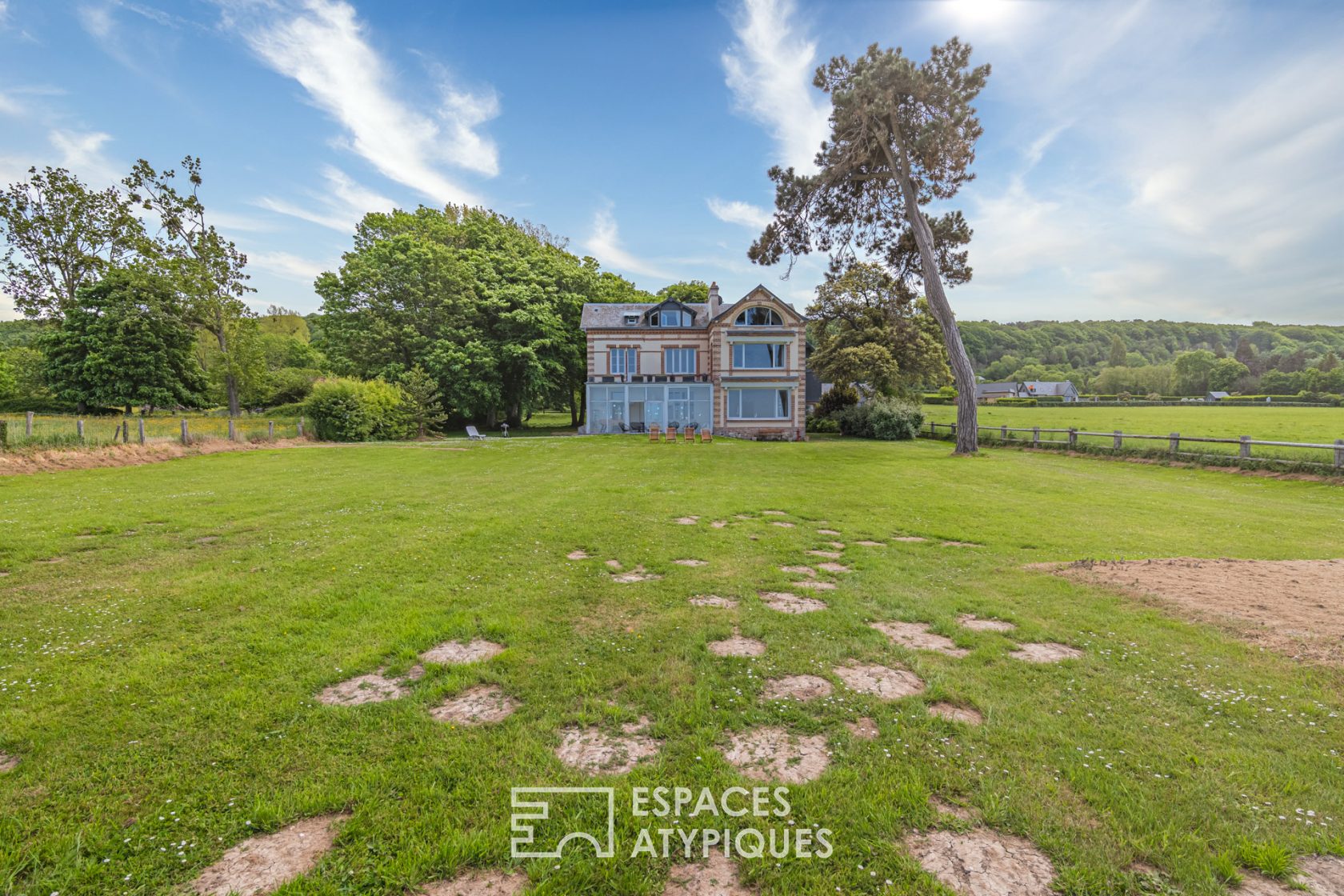 Manoir normand avec vue mer