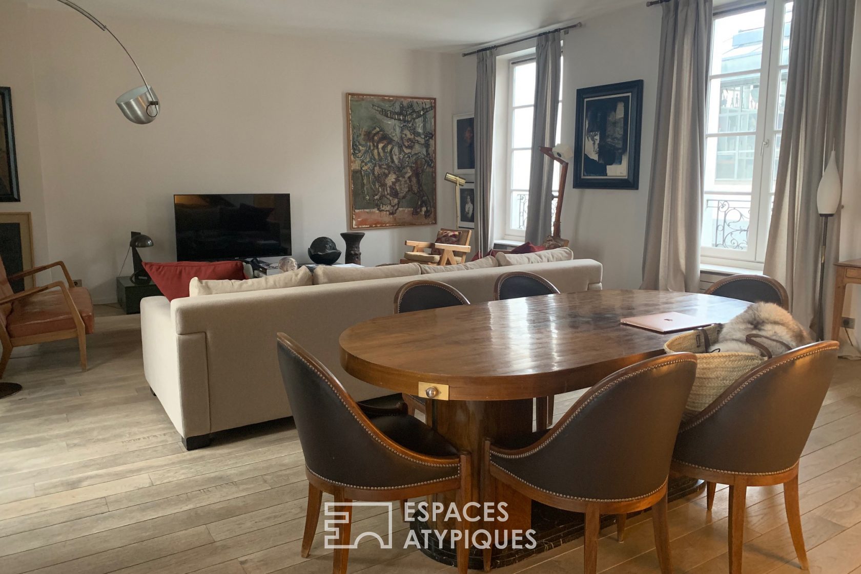Private mansion with Eiffel lounge