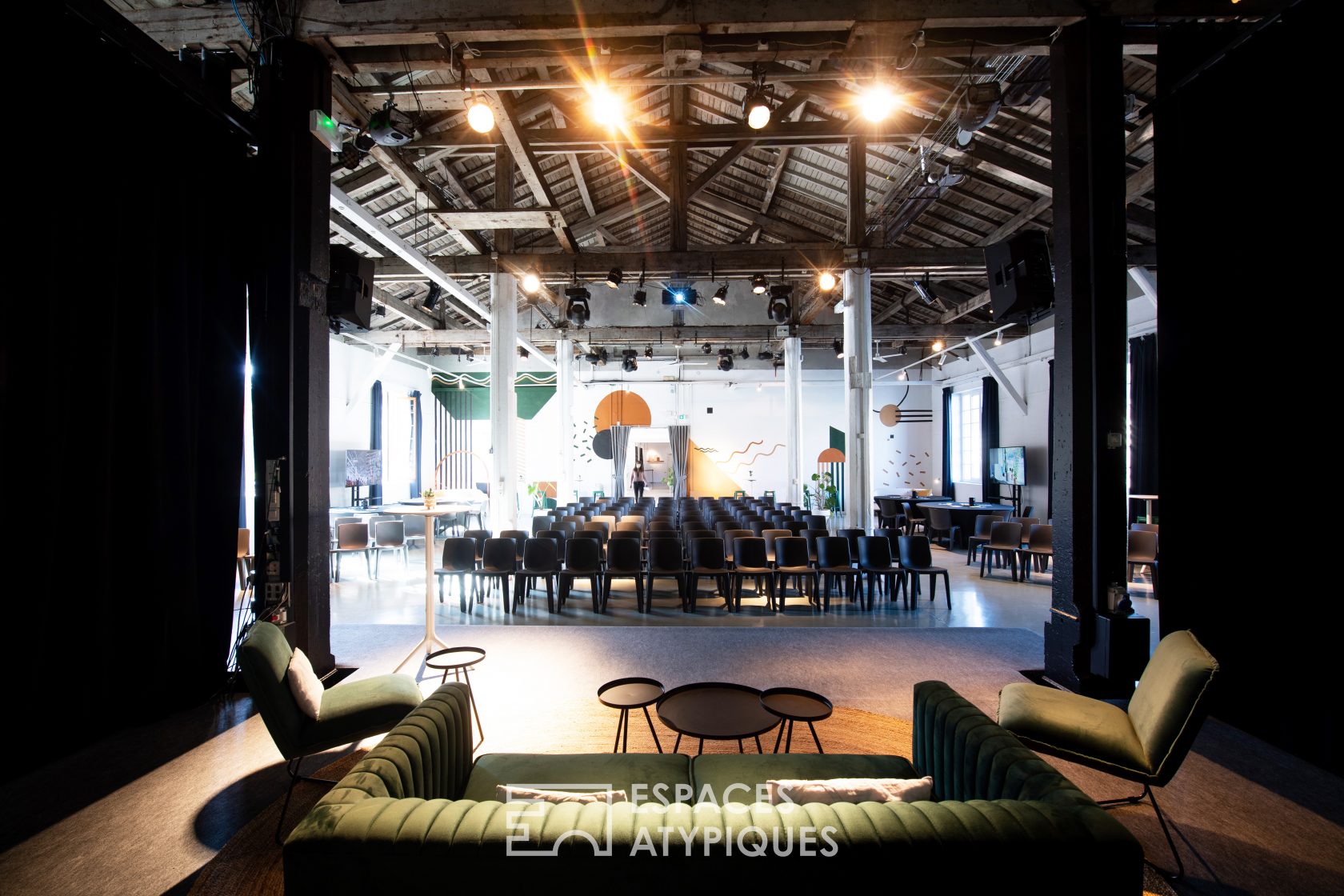 The pontoon, a colorful and atypical event space