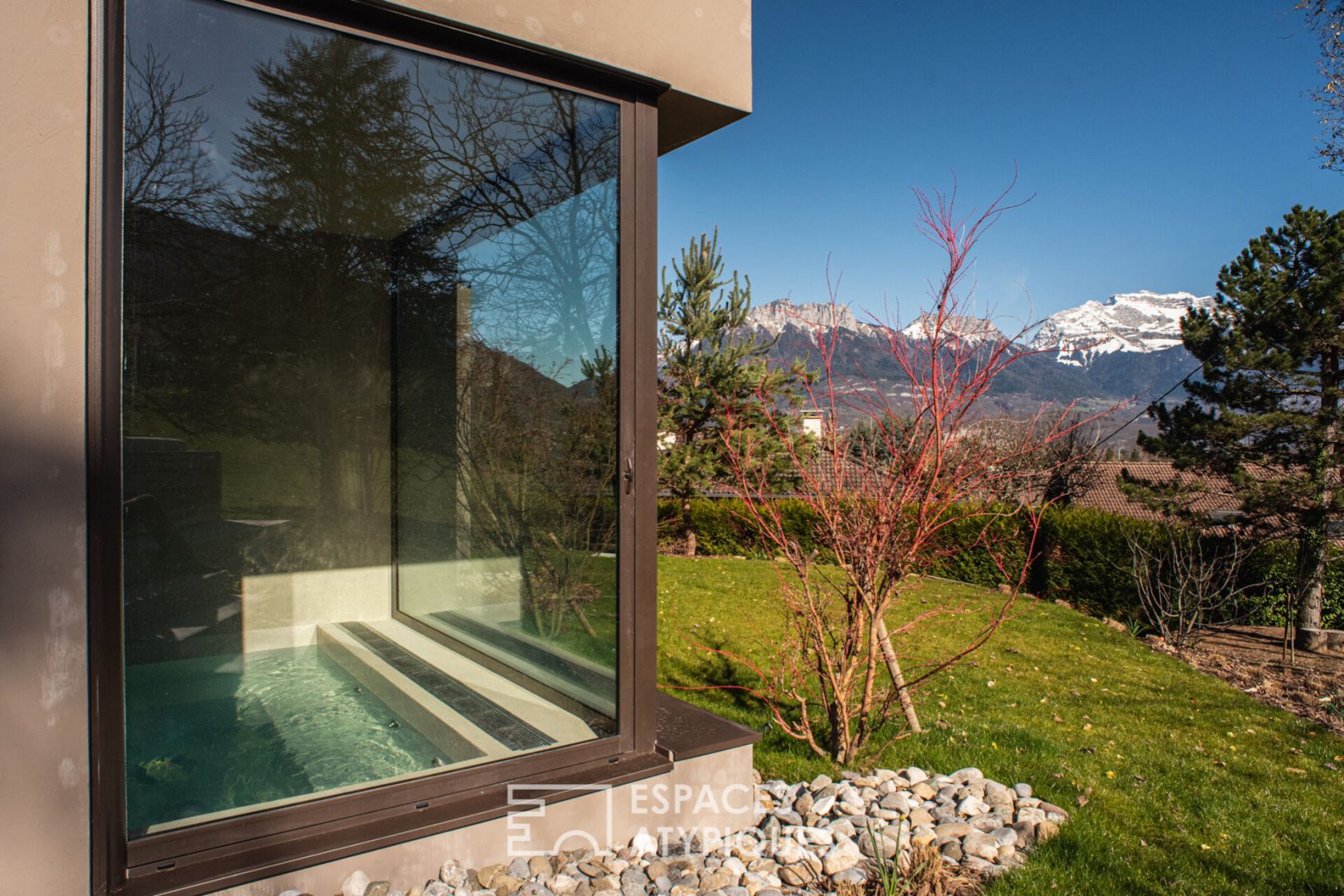 Japanese house with a view of the mountains