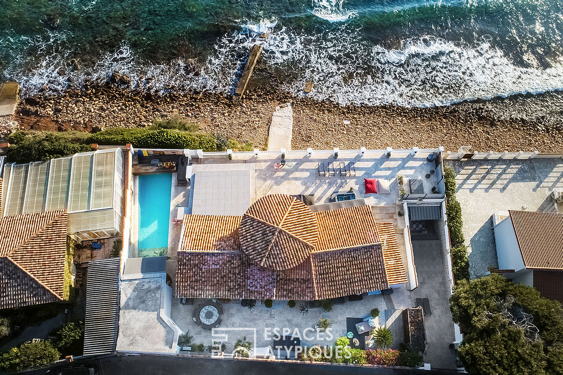 Villa face à la mer avec piscine