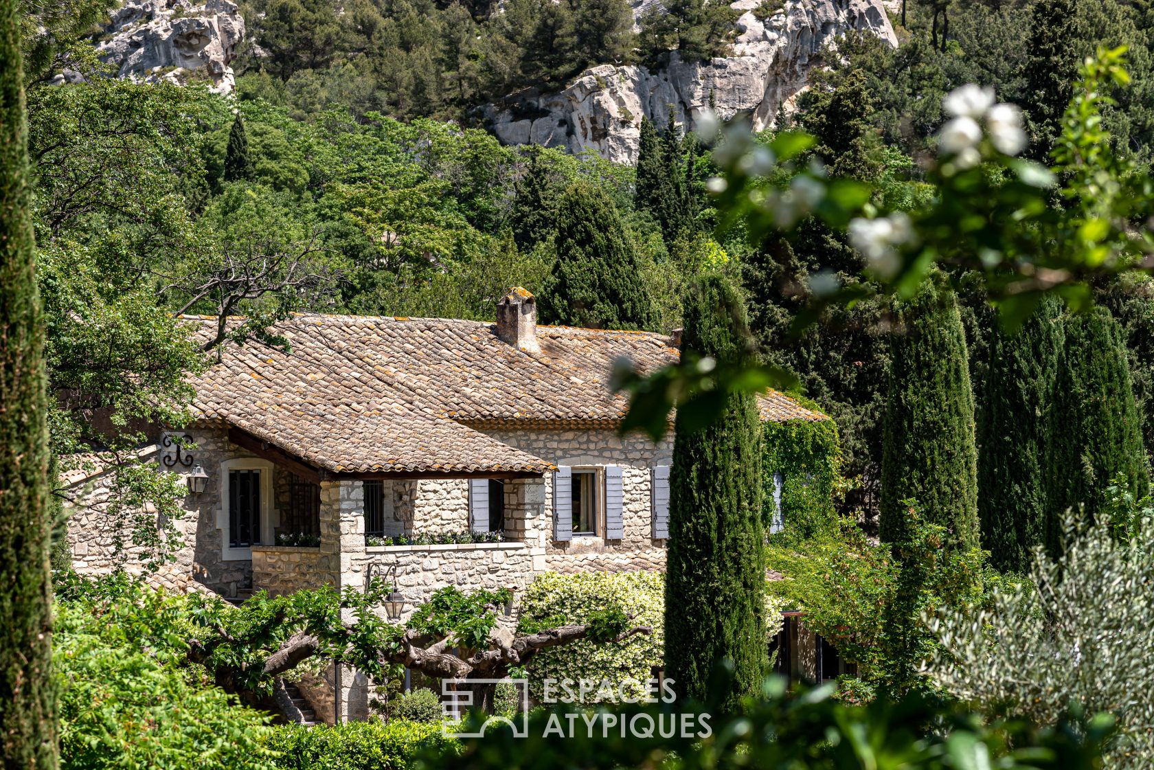 Mas troglodyte en provence