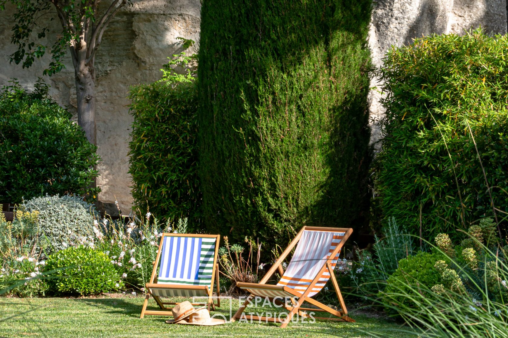 Mas troglodyte en provence