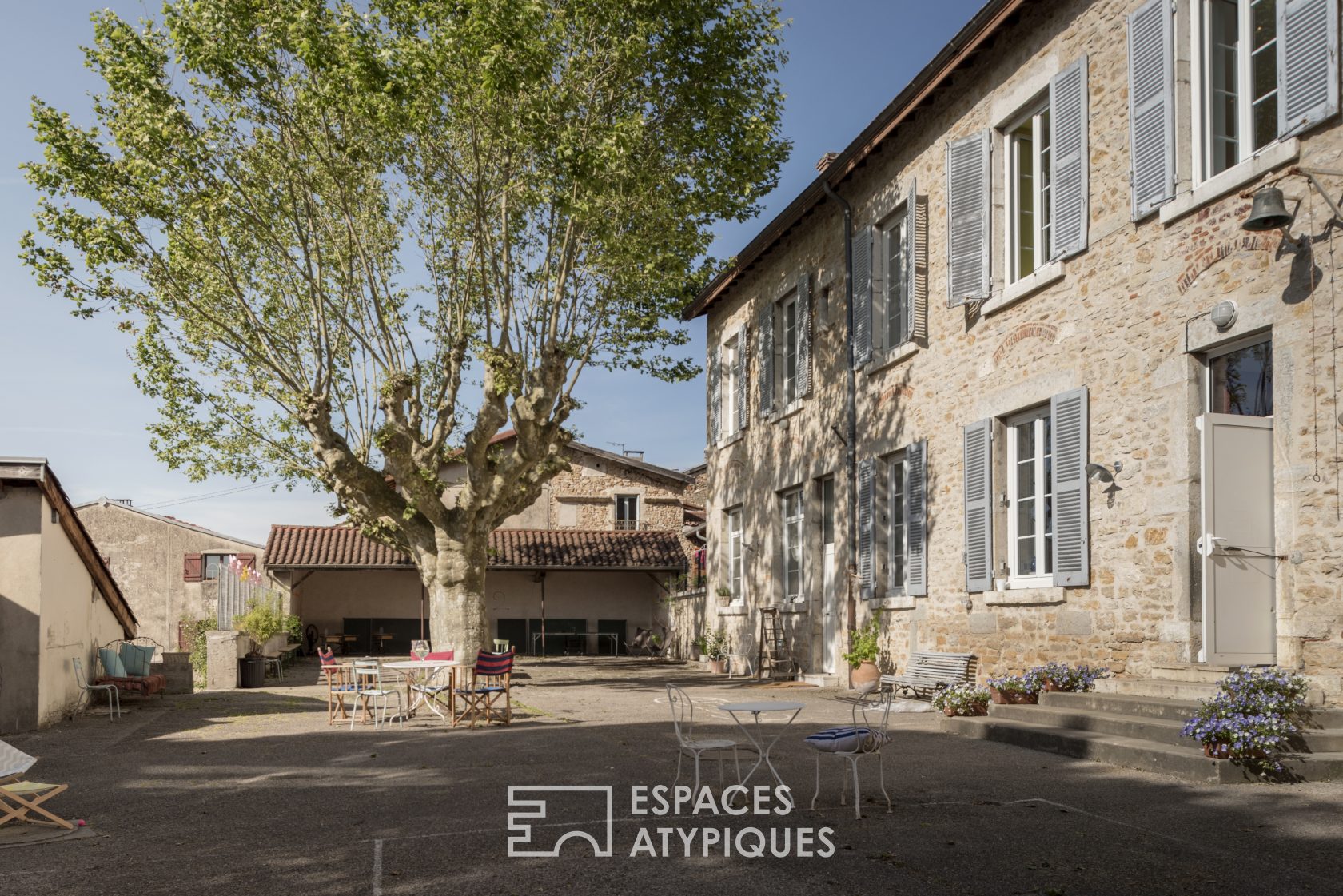 L’école atypique colorée