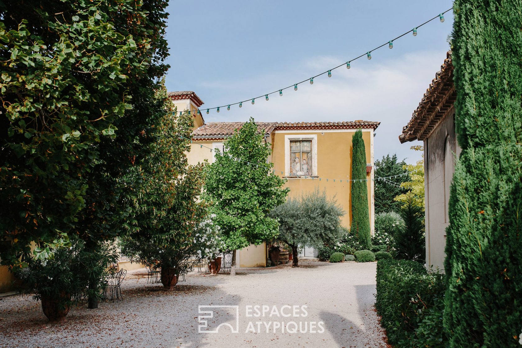Flowered Domain in Provence