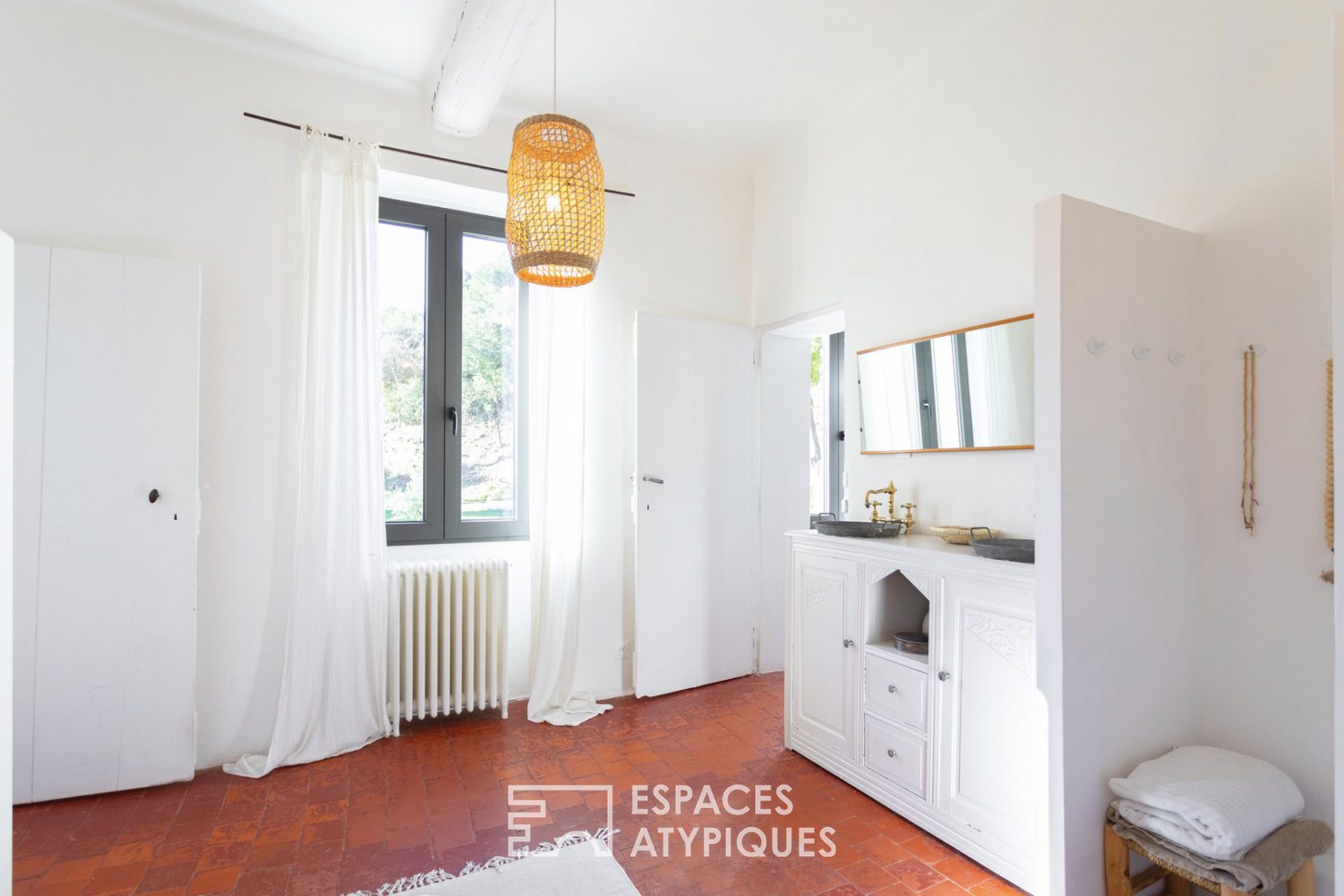 The Provencal bastide with swimming pool