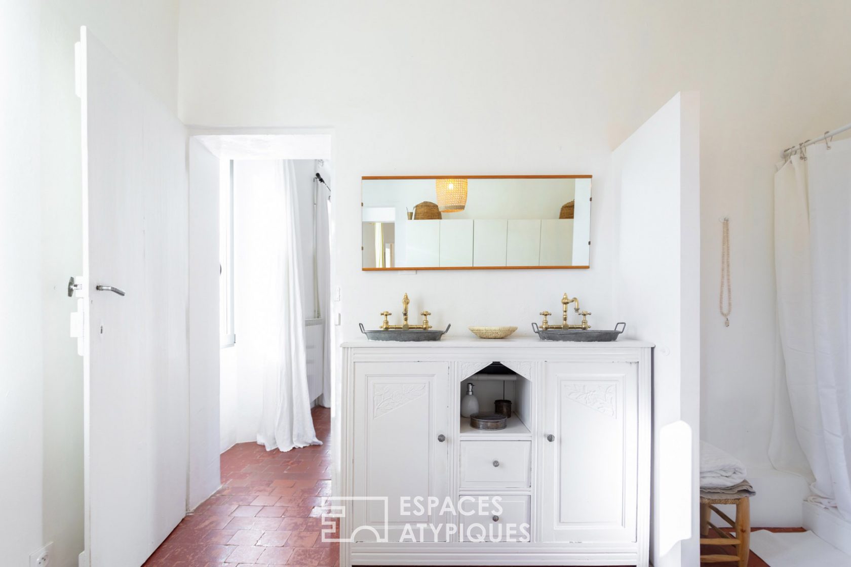 The Provencal bastide with swimming pool