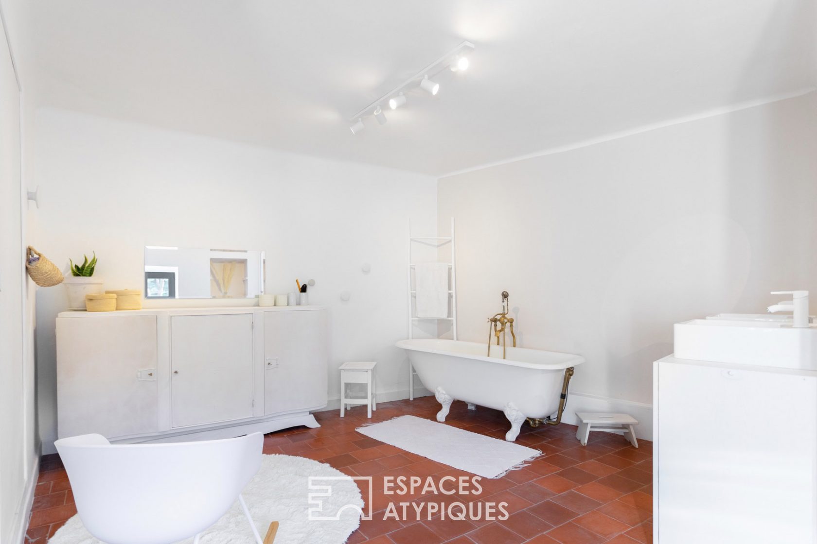 The Provencal bastide with swimming pool
