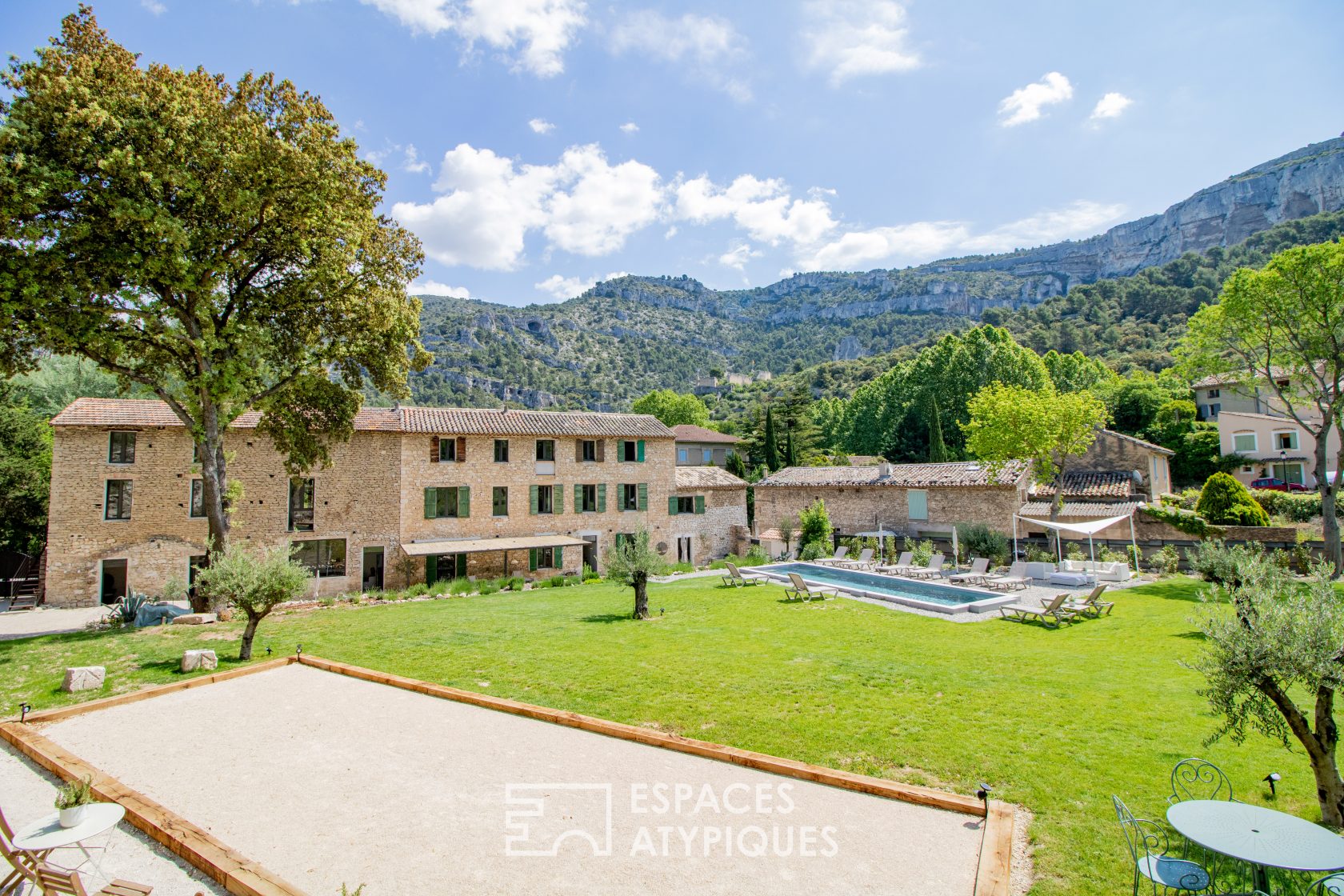 La bastide provençale avec piscine