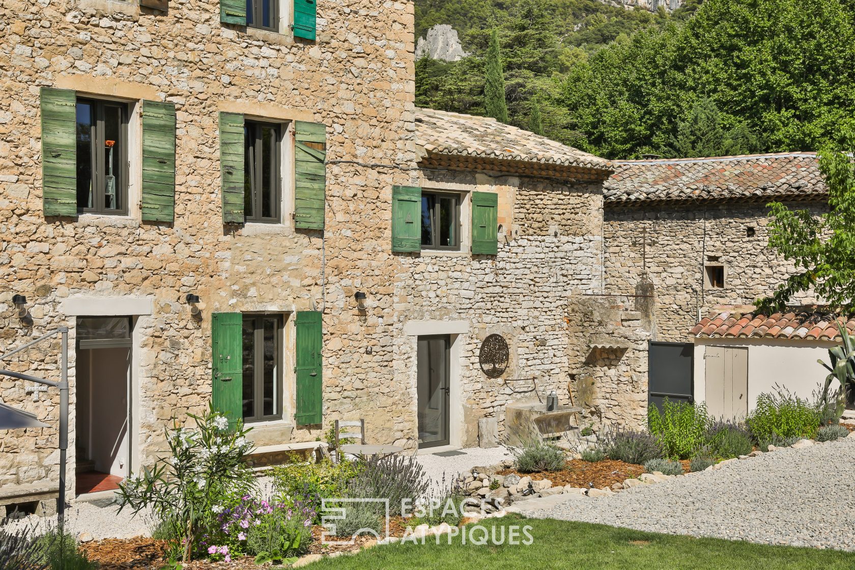 La bastide provençale avec piscine