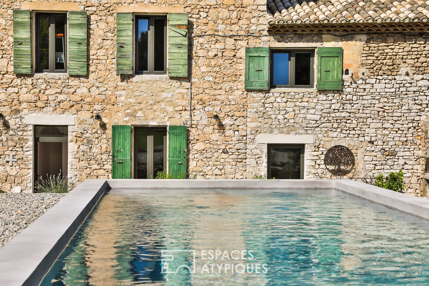 La bastide provençale avec piscine