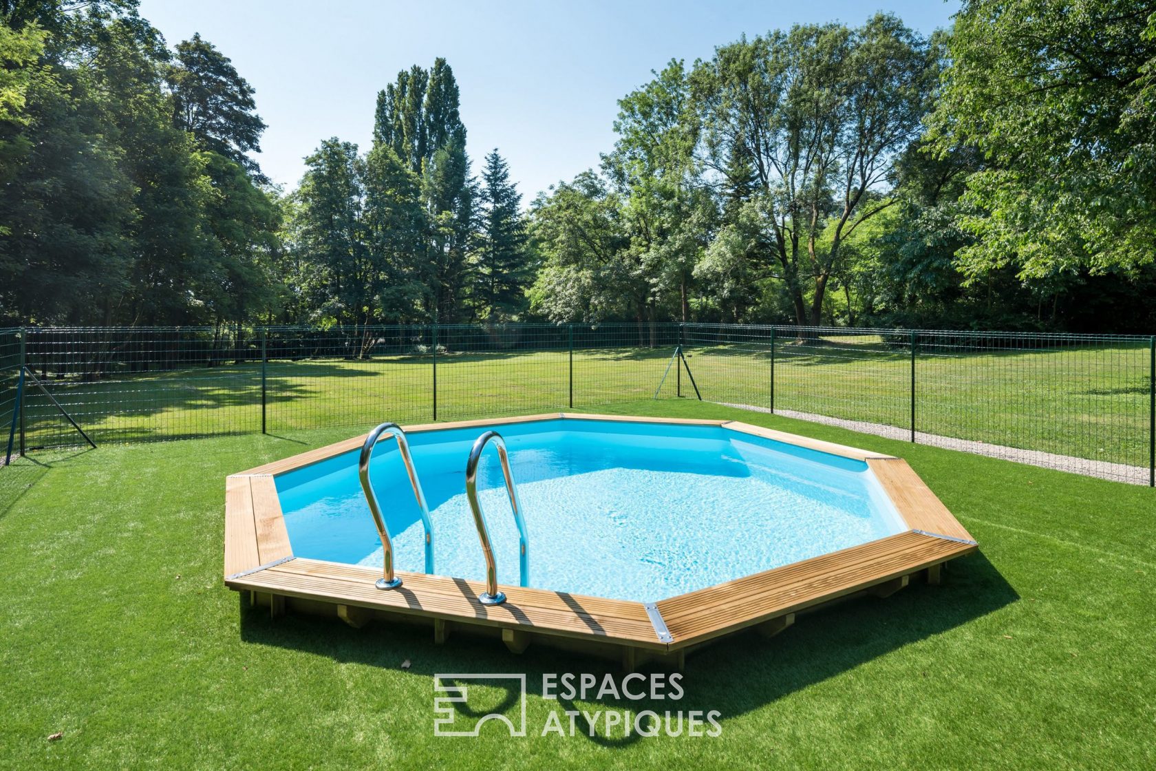 House with pool overlooking Lyon