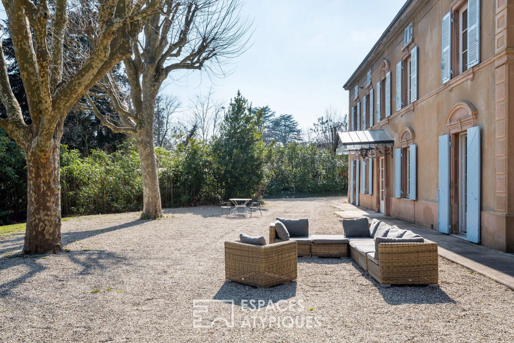 House with pool overlooking Lyon