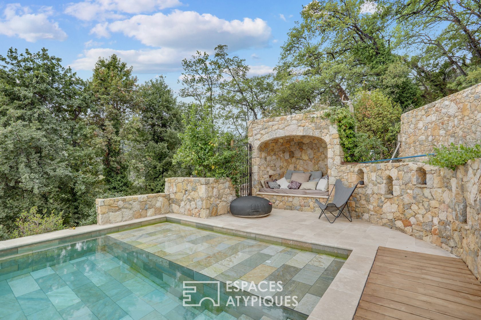 Provencal estate with stone terraces and swimming pools