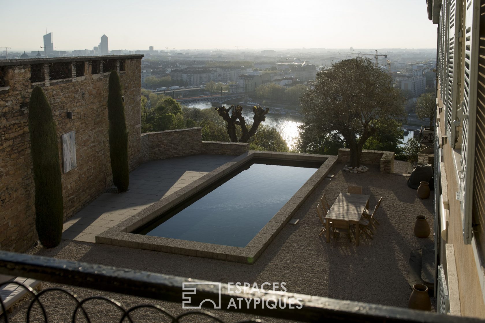 House with pool overlooking Lyon