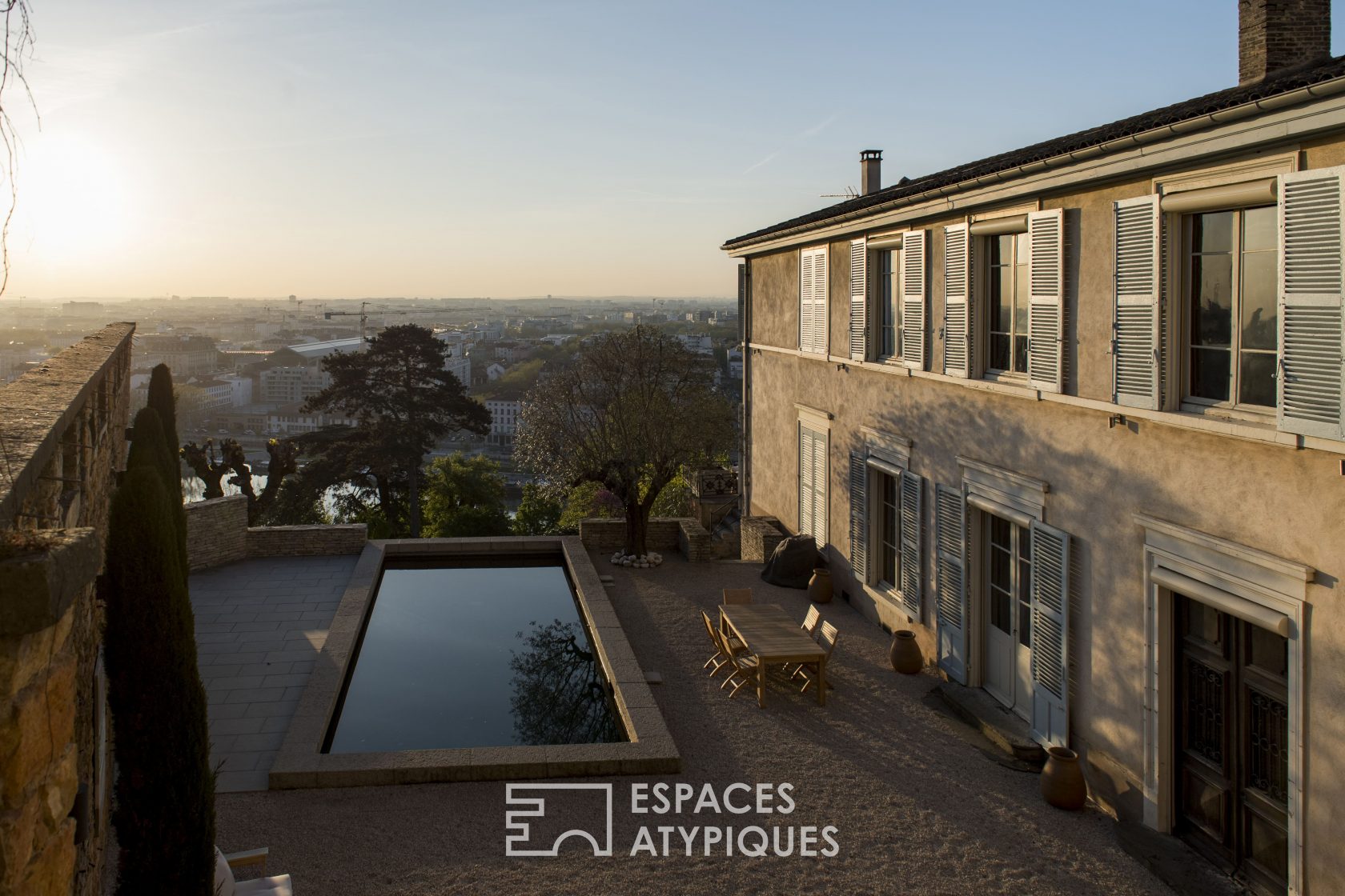House with pool overlooking Lyon