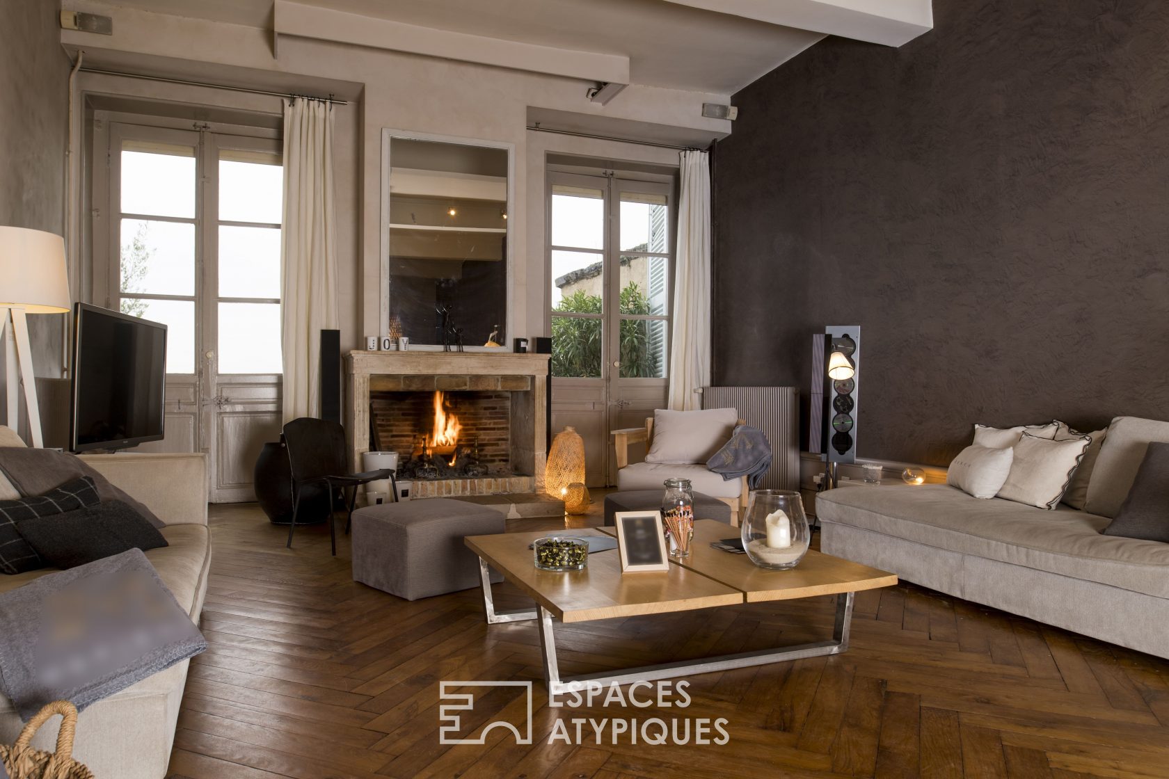 House with pool overlooking Lyon