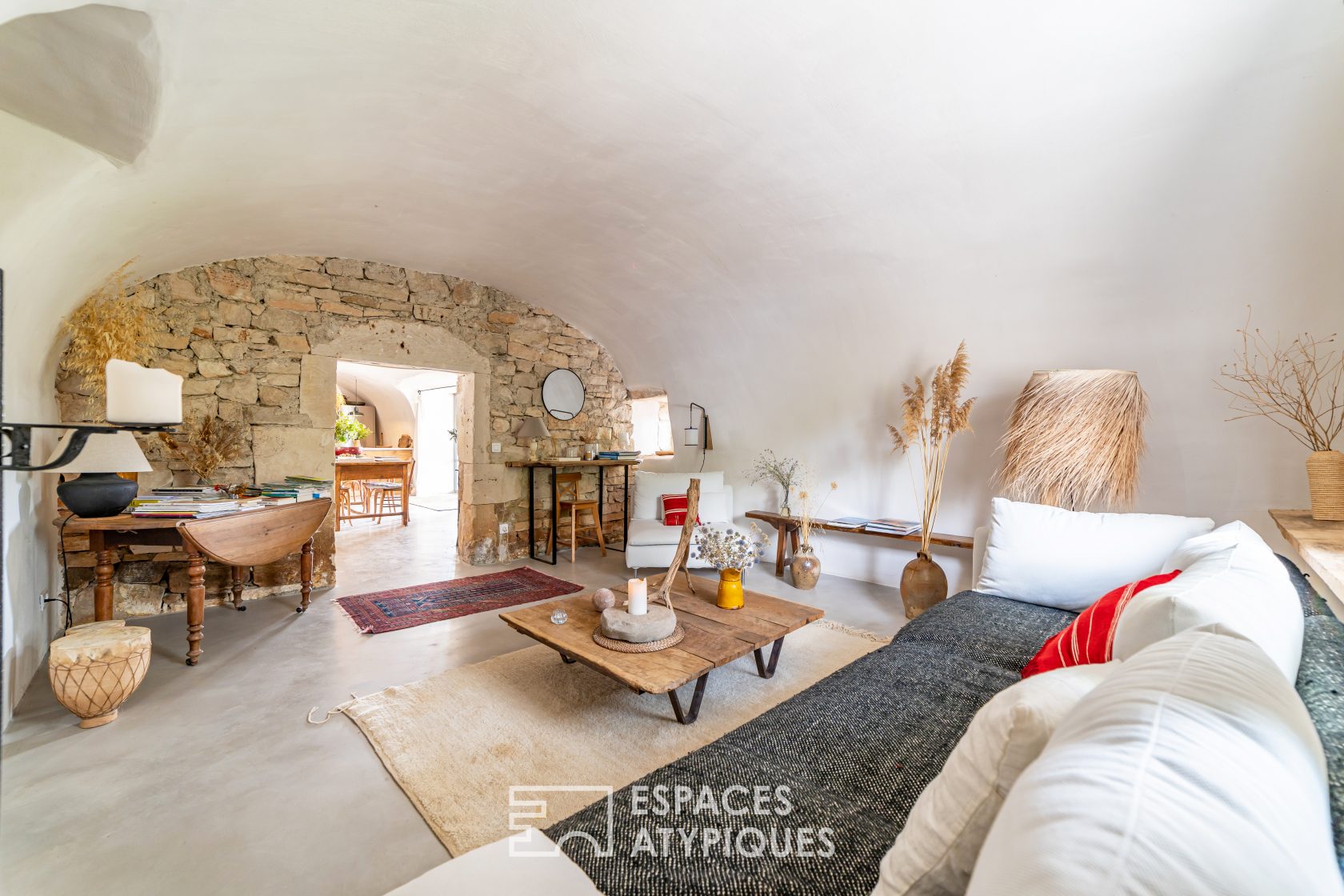 Mas provençal en pierre décoration méditérranéenne