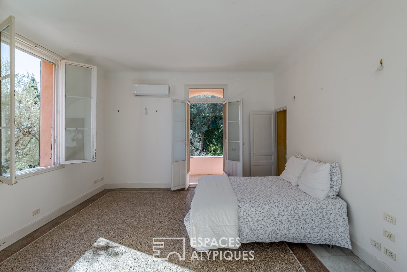 30’s Côte d’Azur villa with view