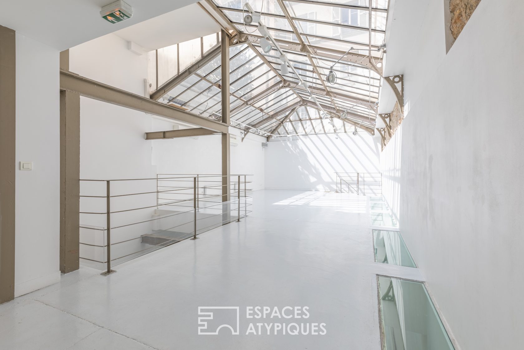 Espace avec verrière dans le centre de Paris