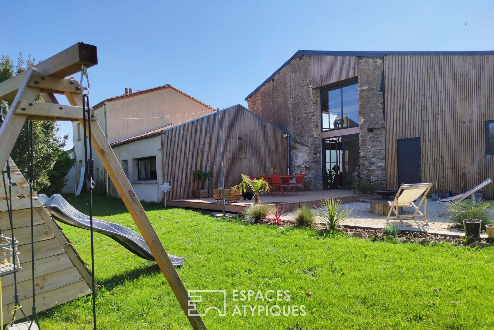 Nantes wood and stone loft