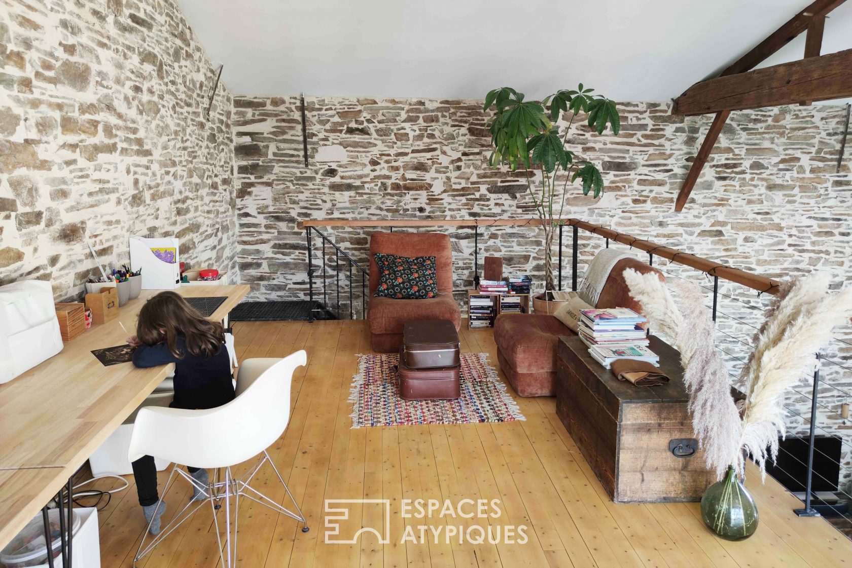 Nantes wood and stone loft