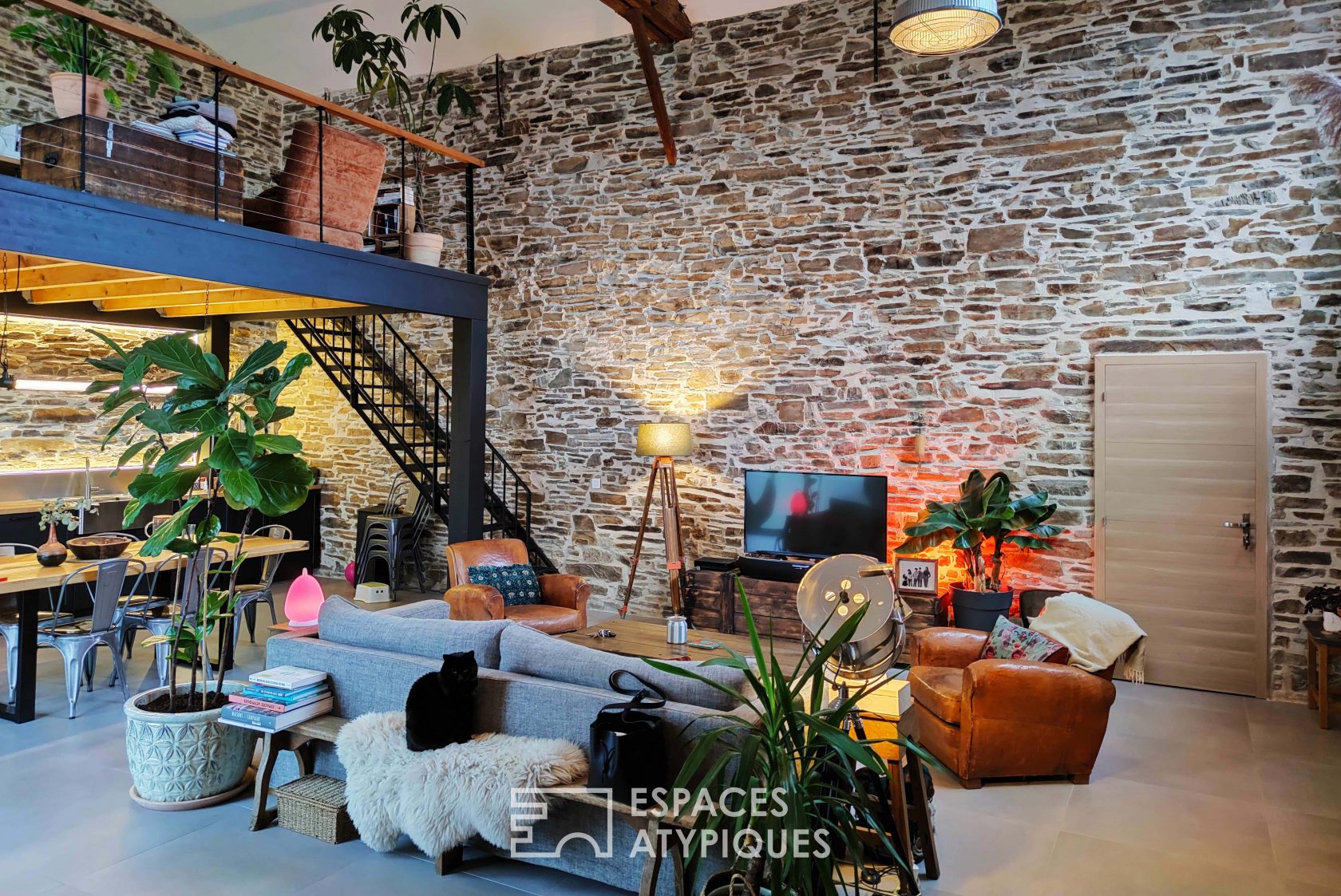 Nantes wood and stone loft